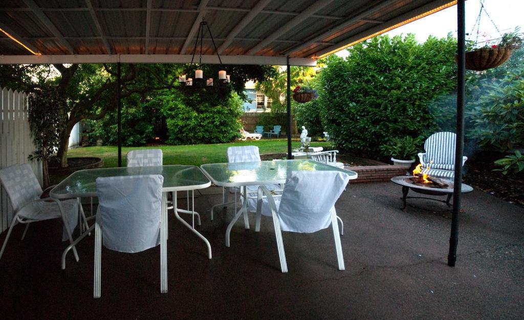 Bayside Bed And Breakfast Everett Exterior photo